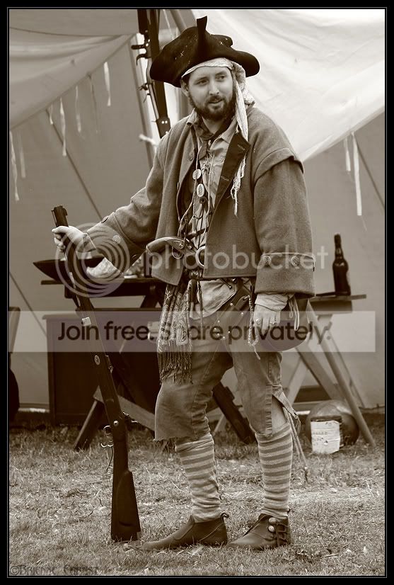 BirdPirateGunSepia_2331.jpg