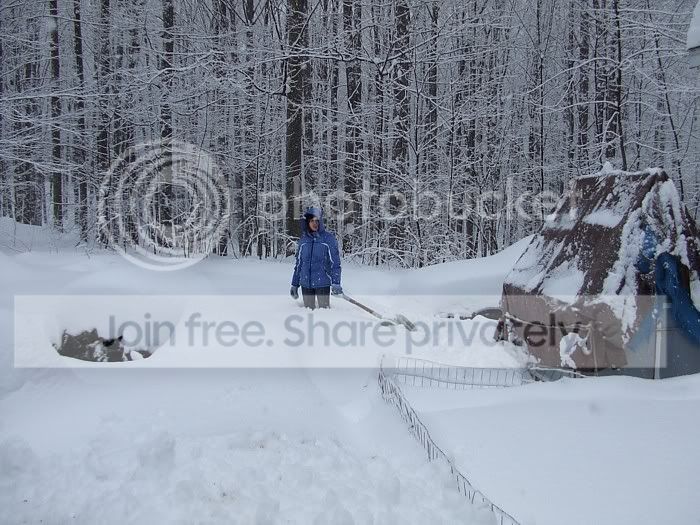 08morethan4ftsnow018.jpg