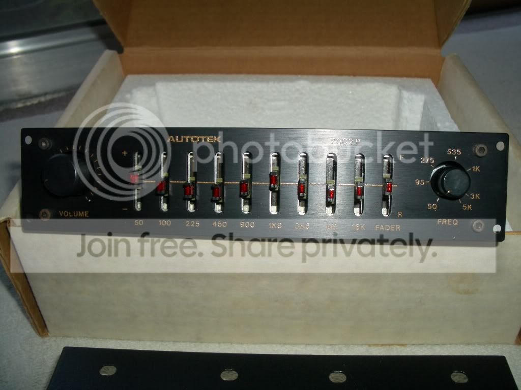 7002pcloseupfacecontrols.jpg